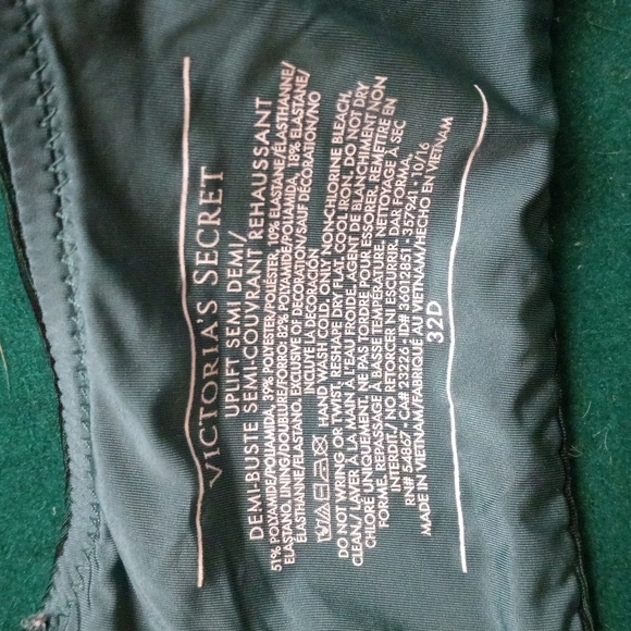 Victoria's Secret, Uplift Demi Bra - Picture 4 of 5